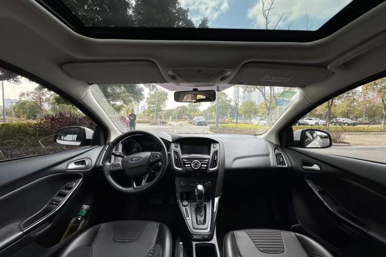 Used Ford Focus 2018 Hatchback Classic 1.6L Automatic Trendy SmartDrive Edition
