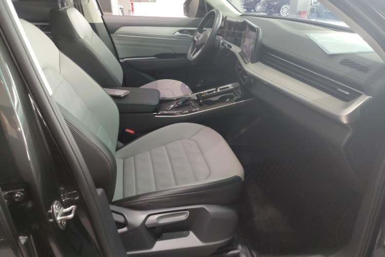 Used Volkswagen Tavendor 2024 330TSI Luxury Touring - All-Inclusive Edition