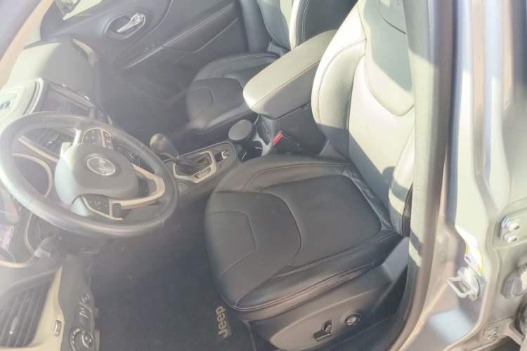 Used  Cherokee 2014 2.4L Luxury Edition
