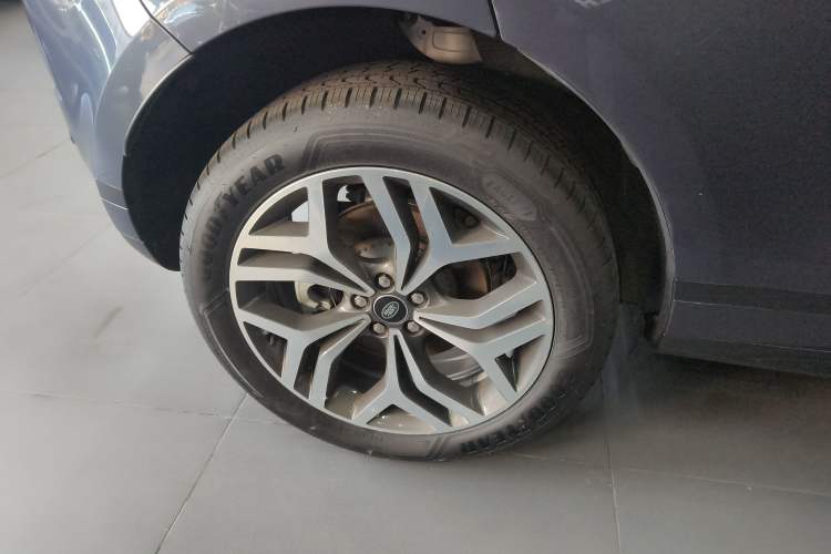 Used Land Rover Range Rover Evoque 2024 Aurora L 249 PS Prestige Light-Chasing Edition
