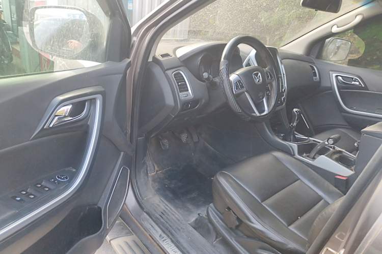 Used JMC Yusheng S350 2013 2.4T Manual Two-Wheel Drive Diesel Luxury 7-Seater
