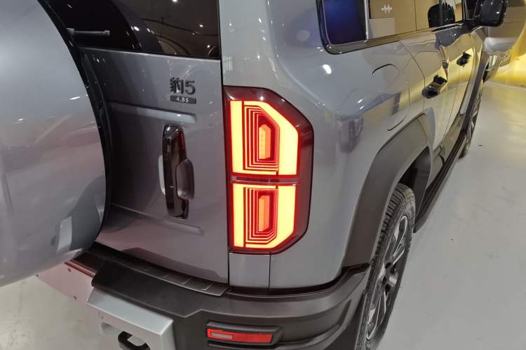 Used  Leopard 5 2023 Navigator Edition
