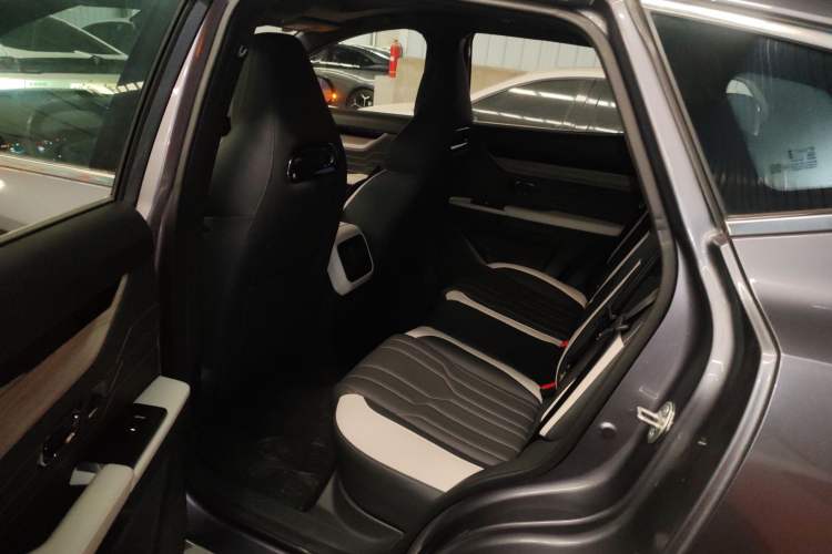 Used JETOUR Shanhai L6 2024 1.5TD DHT ULTRA
