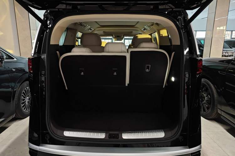 Used Denza D9 2025 DM-i Intelligent Drive 1020 Four-Wheel Drive Flagship Model