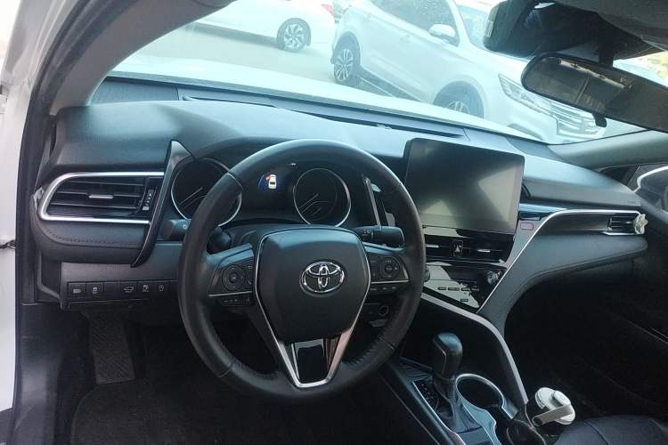 Used Toyota Camry 2021 2.0G Luxury Edition
