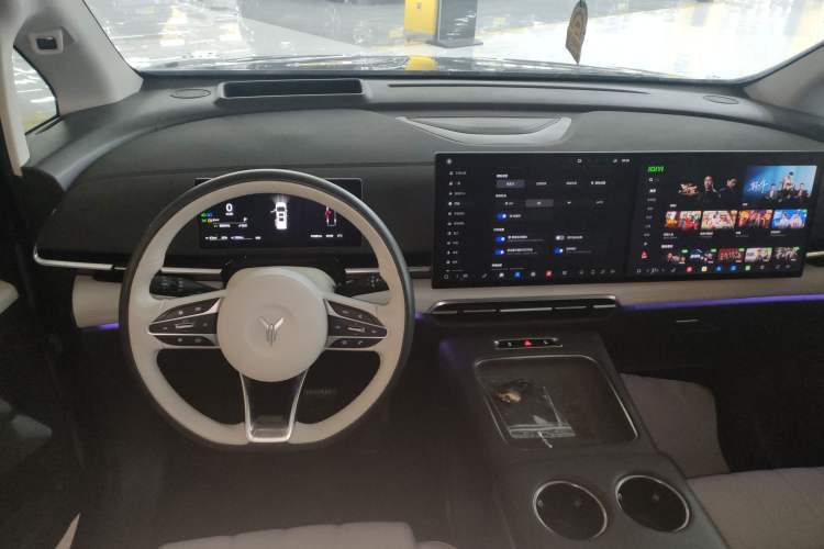 Used VOYAH Dream 2025 PHEV Four-Wheel-Drive Flagship Kunpeng Edition
