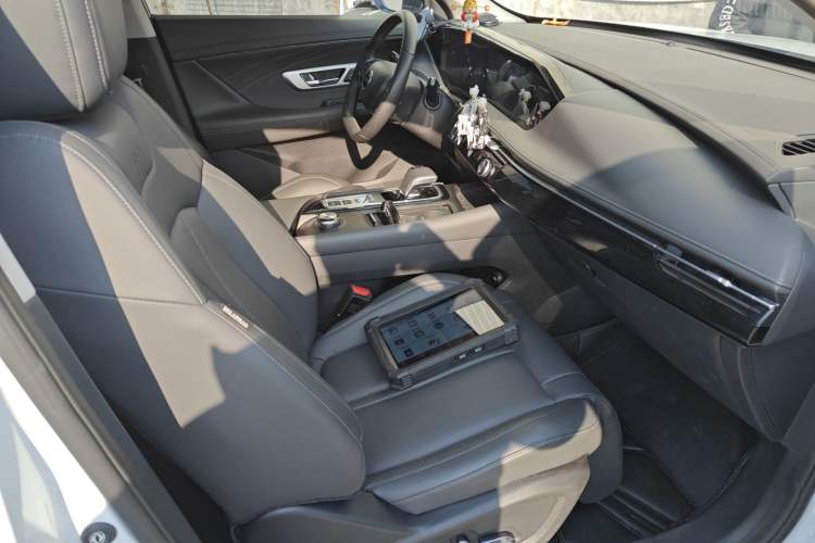 Used Dongfeng Aeolus Huge 2022 Mach Dual-Motor 1.5T MHD Dare-to-Dream Edition