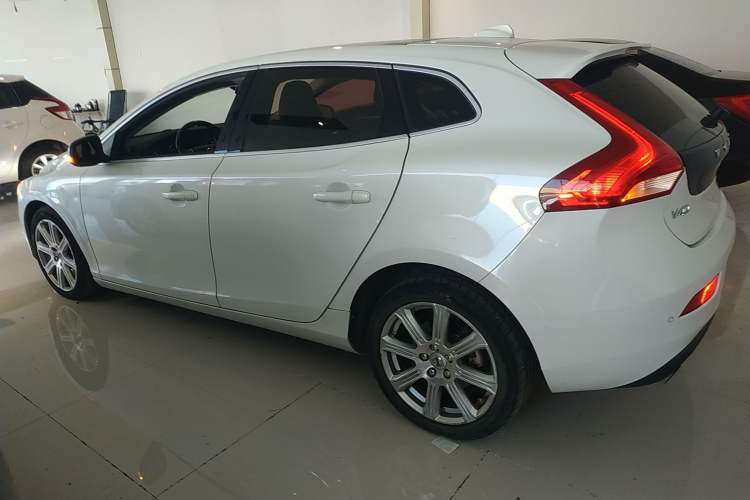Used Volvo V40 2017 T3 Zhiya Edition
