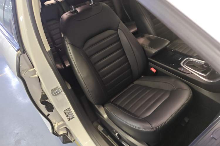 Used Ford Edge 2018 EcoBoost 245 Two-Wheel-Drive Titanium 7-Seater China V Standard
