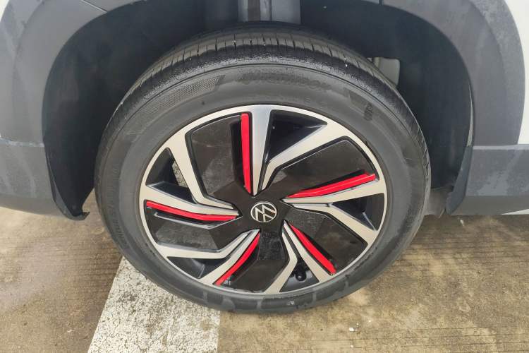 Used Volkswagen Tharu 2024 300TSI Two-Wheel-Drive Moon Luxury Edition
