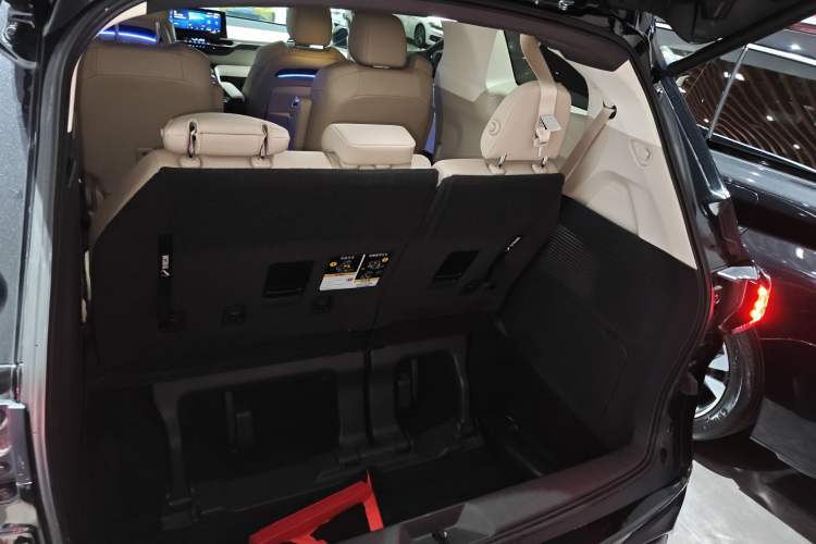 Used Toyota Granvia 2022 2.5L Hybrid Premium Edition