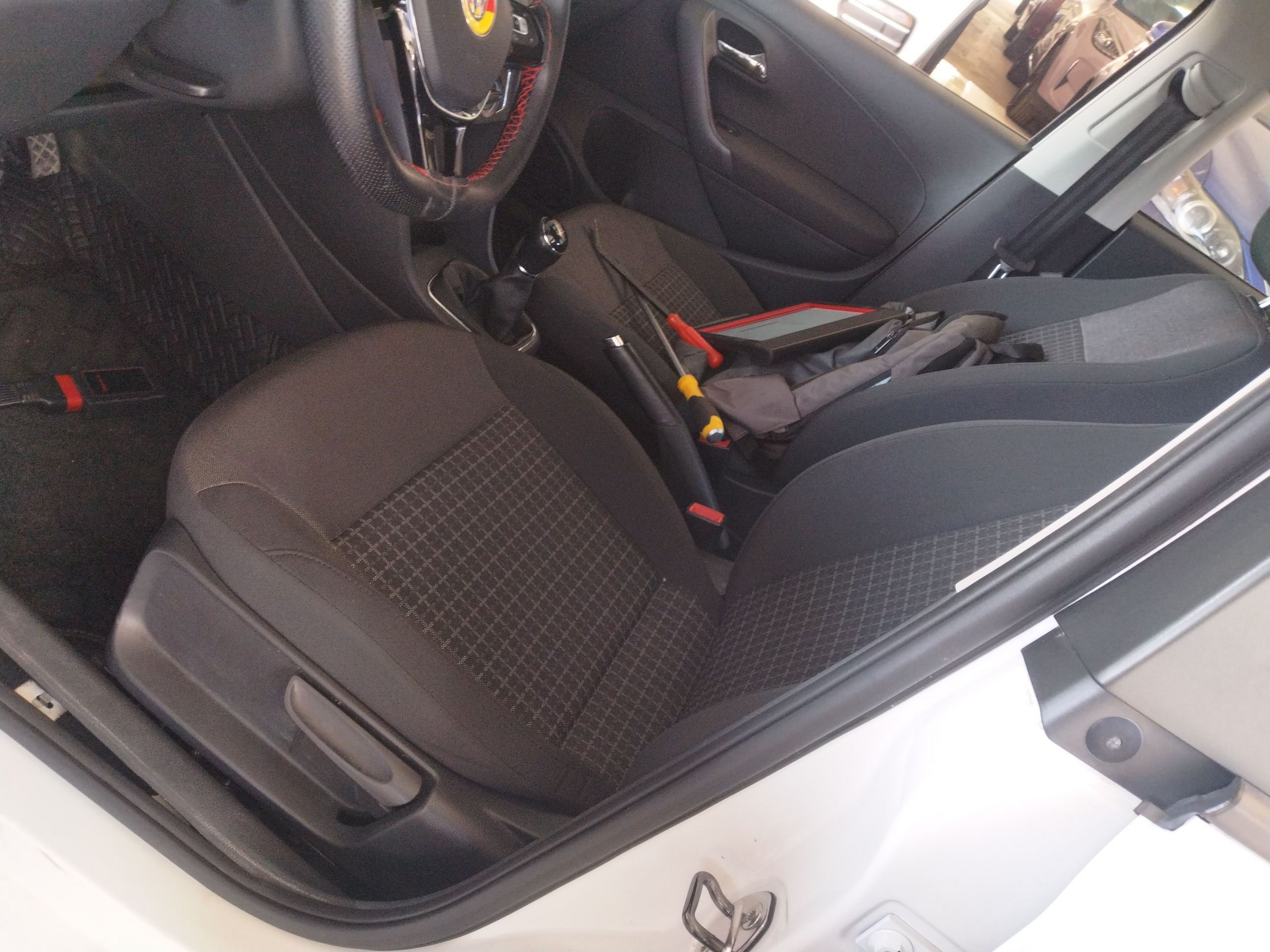 Переднее сиденье в автомобиле