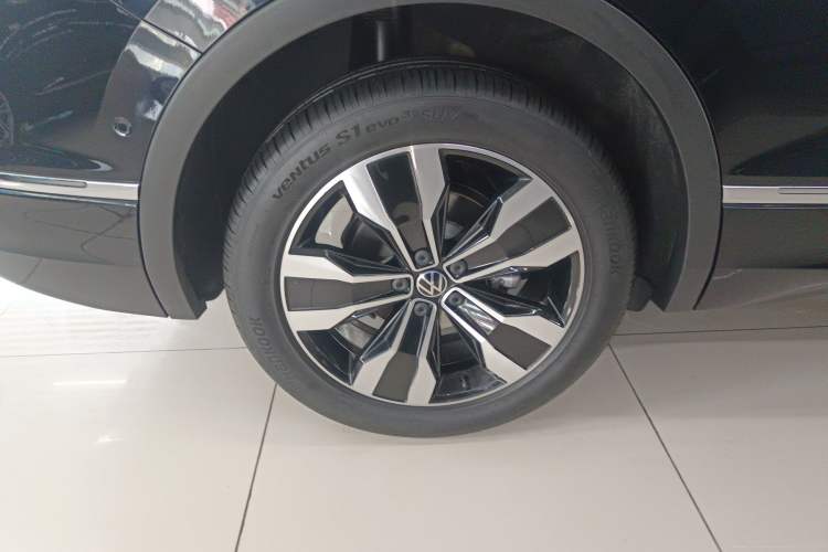 Used Volkswagen Tiguan L 2023 330TSI Automatic Two-Wheel Drive R-Line Enjoyment Edition
