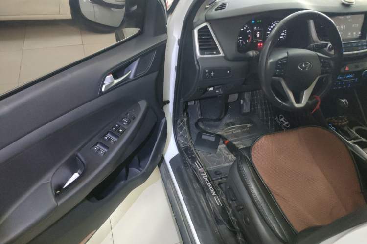 Used Hyundai Tucson 2018 1.6T Dual-Clutch Two-Wheel Drive 15th Anniversary Special Edition