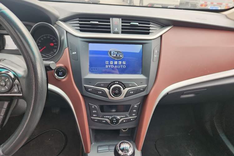 Used BYD G5 2014 1.5TI Manual Flagship Edition
