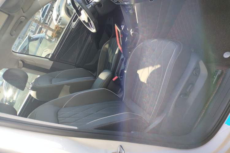 Used Volkswagen Tiguan L 2024 300TSI Automatic Two-Wheel Drive Smart Edition
