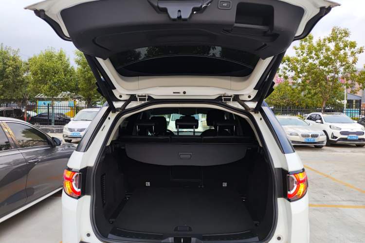 Used Land Rover Discovery Sport 2019 240 PS SE Dynamic Version China VI Standard
