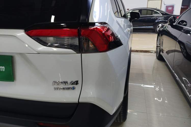 Used Toyota RAV4 2021 Dual-Engine 2.5L E-CVT Two-Wheel Drive Elite Edition
