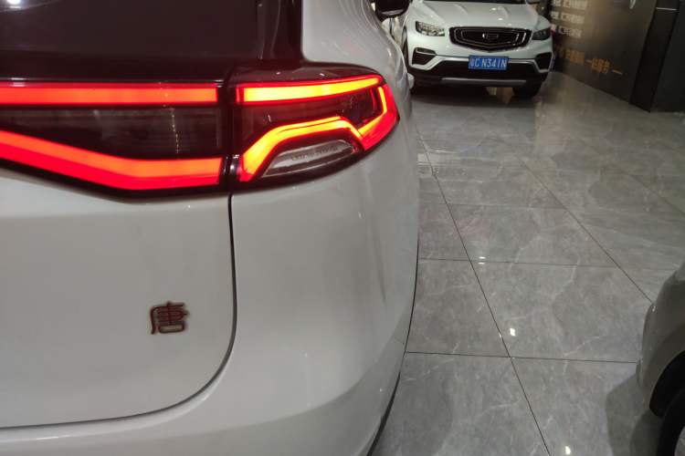 Used BYD Tang 2018 2.0T Automatic SmartConnect Luxury Edition 5 Seats China V Standard
