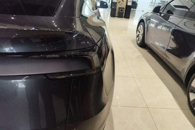 Used Tesla Model Y 2025 Long-Range All-Wheel Drive First Edition