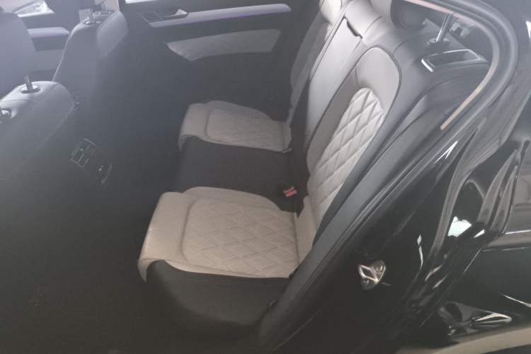 Used Volkswagen Magotan 2025 Zhongxiang Version 330TSI DSG Luxury Edition