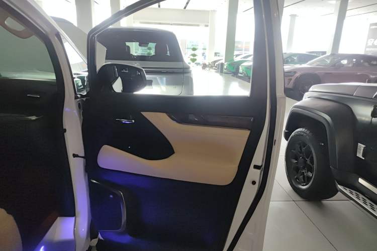 Used Toyota Vellfire 2020 Dual-Engine 2.5L Black Gold Limited Edition
