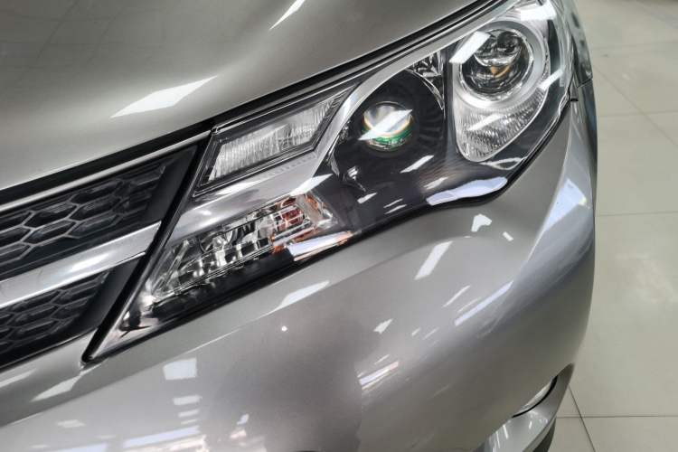 Used Toyota RAV4 2015 2.0L CVT Two-Wheel Drive Fashion Edition