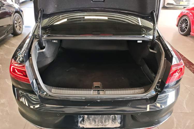 Used Volkswagen Magotan 2023 2 Million Units Limited Edition 330TSI DSG Leading Version
