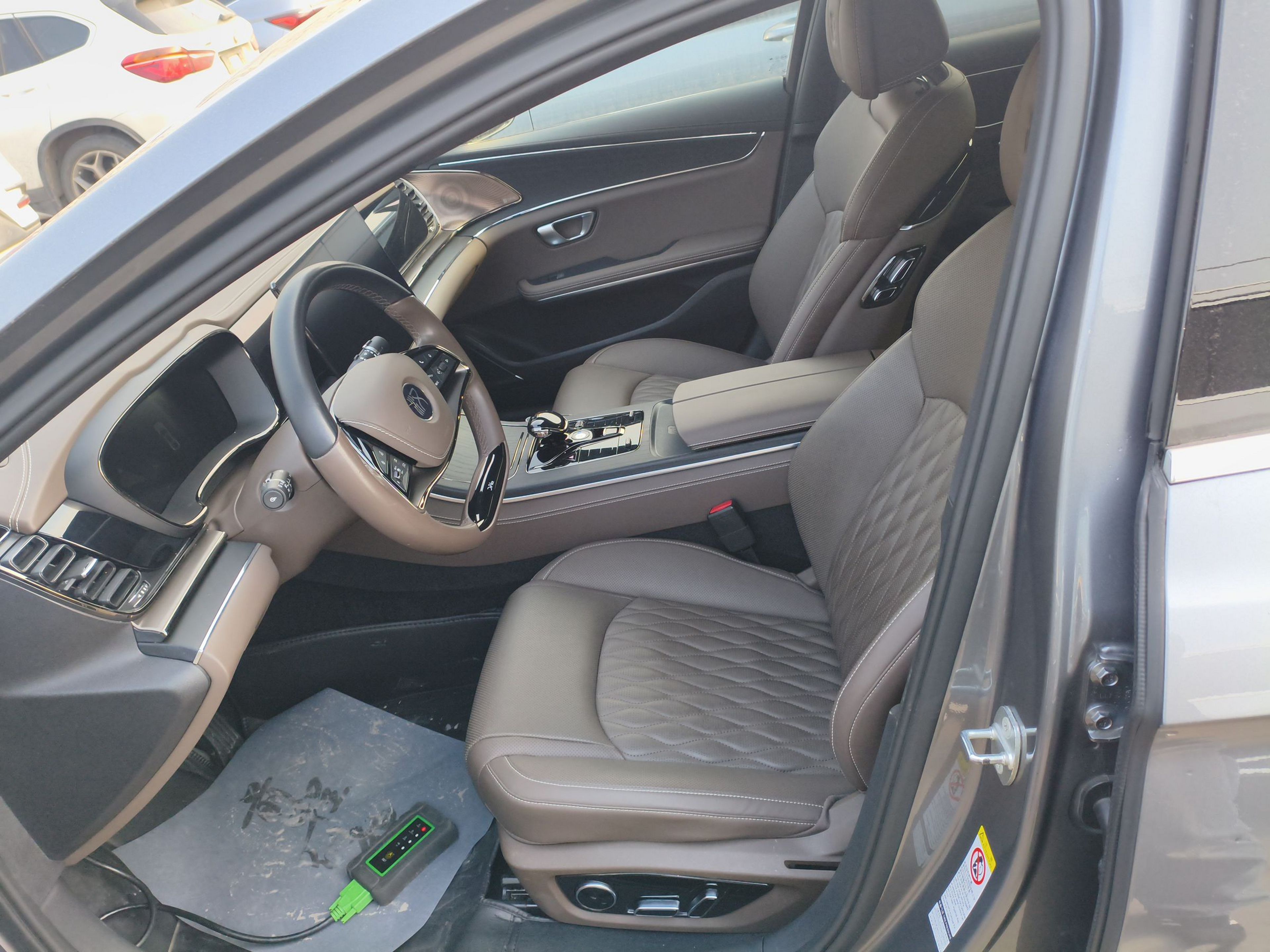 Переднее сиденье в автомобиле