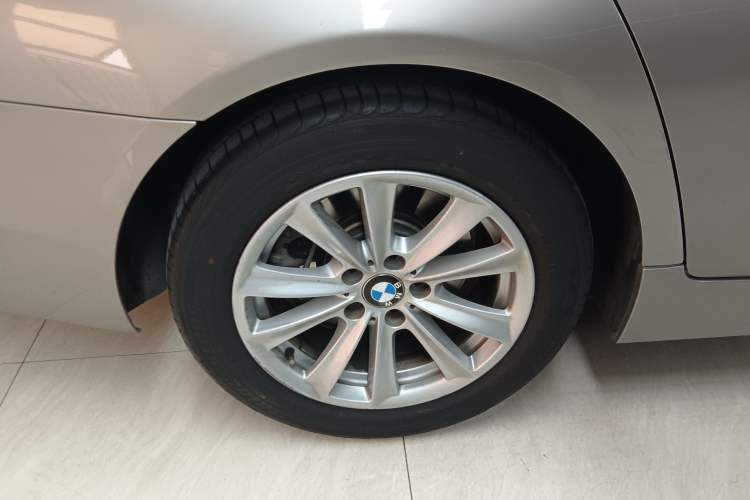 Used BMW 5 Series 2014 520Li Elegant Model
