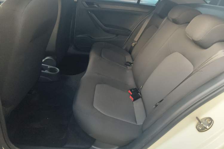 Used Volkswagen Jetta 2015 Value Edition 1.6L Manual Fashionable Style
