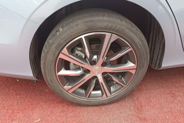 Used Geely Auto Emgrand 2023 4th Generation Champion Edition 1.5L CVT Prestige Model
