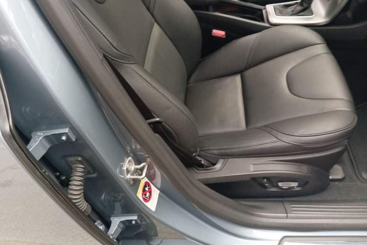 Used Volvo V40 2018 T4 Zhiya Edition