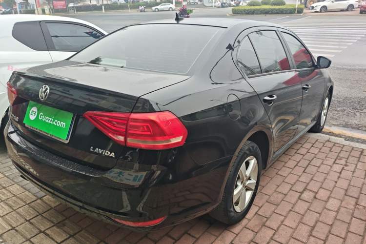 Used Volkswagen Lavida 2015 1.6L Manual Fashion Edition