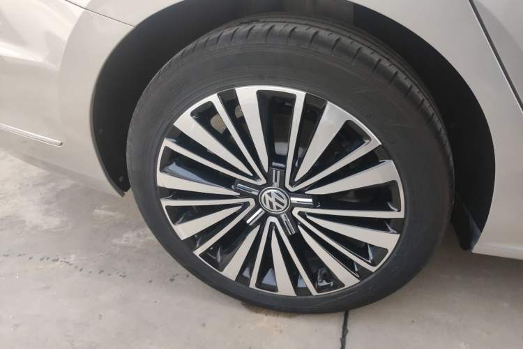 Used Volkswagen Passat 2020 330TSI Luxury Edition China VI
