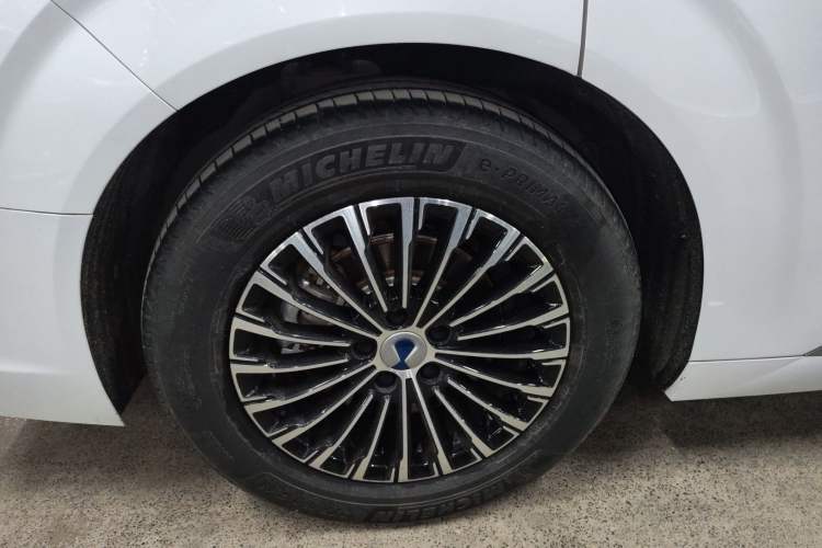 Used Denza D9 2022 EV 620 Prestige Model
