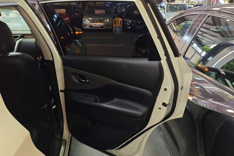 Used Nissan Murano 2021 2.5L XE Two-Wheel Drive Elite Edition
