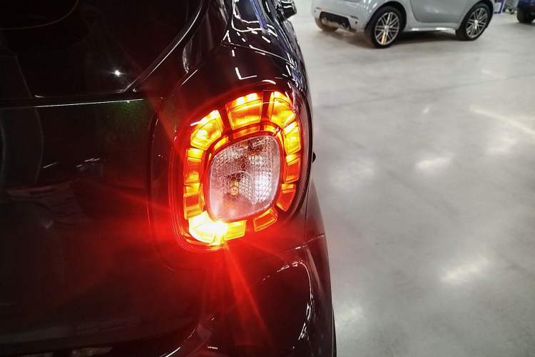 Used smart fortwo 2018 0.9T 66 kW Flowing Green Special Edition China V Standard