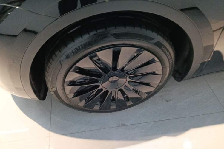 Used Tesla Model Y 2021 Long-Range All-Wheel-Drive Version
