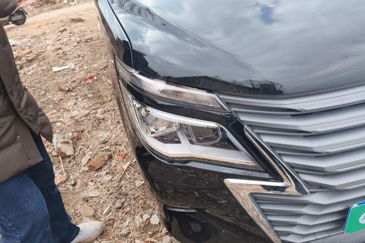 Used FORTHING Lingzhi 2023 M5L 1.6L Base Model 7 Seats