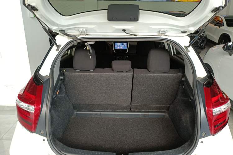 Used Toyota YARiS L 2019 1.5E CVT Dynamic Edition China VI compliant
