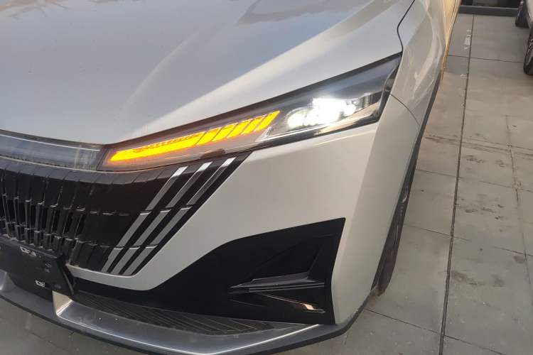 Used Dongfeng Aeolus Mage 2024 Honor Edition 1.5T Fashion Model
