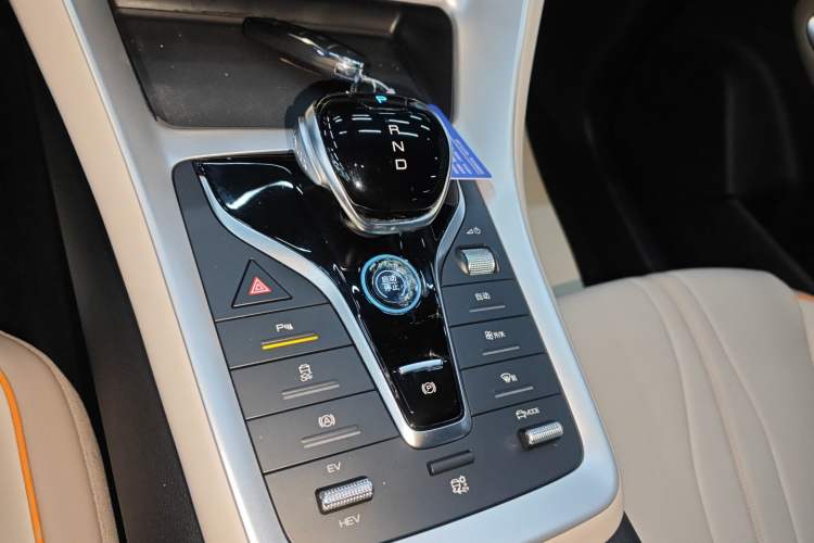 Used BYD Song Pro New Energy 2024 HONOR Edition DM-i 71KM Navigation Model
