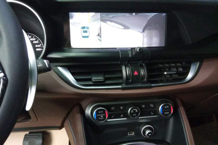 Used Alfa Romeo Stelvio 2017 2.0T 200HP Luxury Edition
