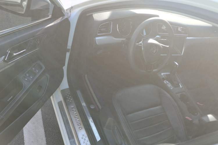 Used Volkswagen Lamando 2015 230TSI DSG Fashion Edition
