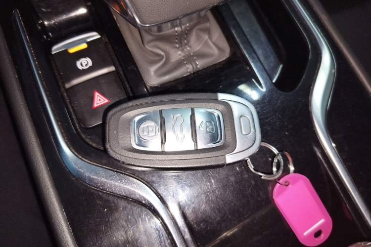 Used Hongqi E-QM5 2023 Base Travel Edition
