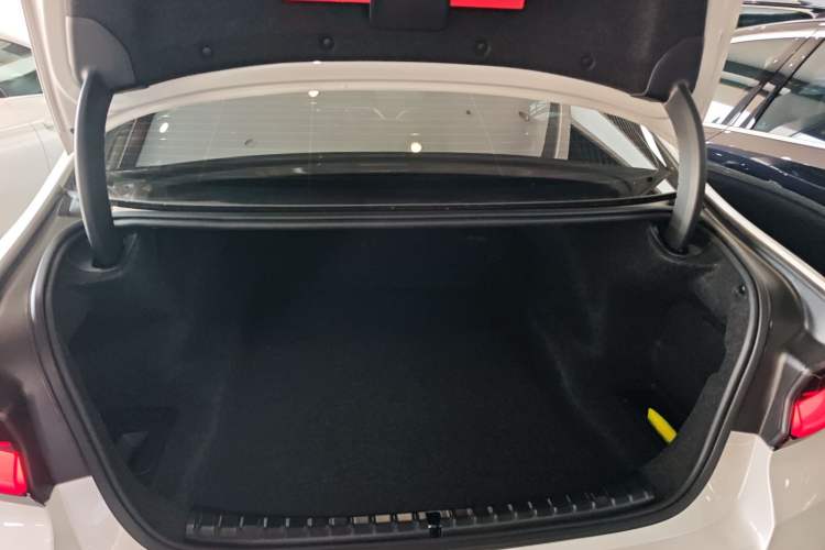 Used BMW 5 Series 2022 Second Facelift 530Li Leading Edition M Sport Package
