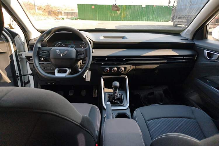 Used Wuling Alvez 2022 1.5L Manual Free-Style Model