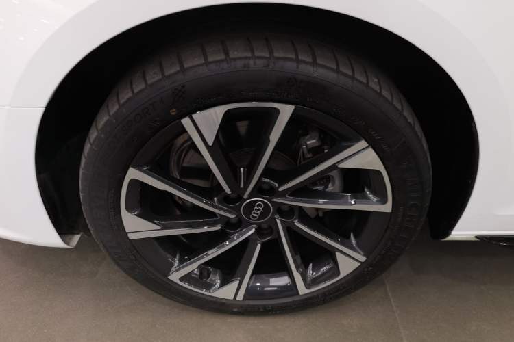 Used Audi A4L 2023 40 TFSI Luxury Dynamic Model
