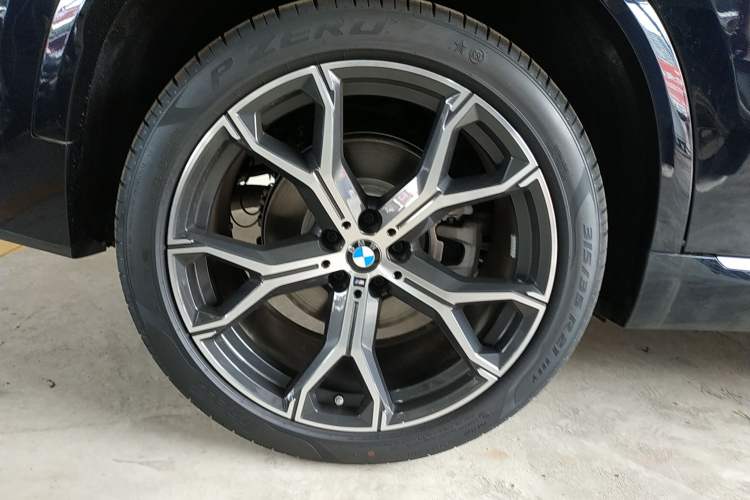 Used BMW X5 2023 xDrive 30Li Luxury M Sport Package
